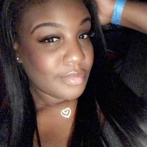 Meet your Posher, Tia